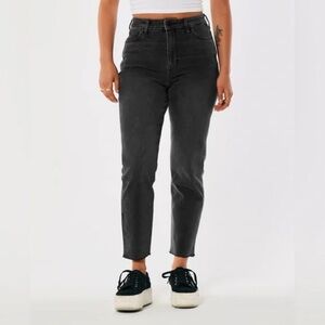 Hollister  Ultra High Rise Mom jeans 2R